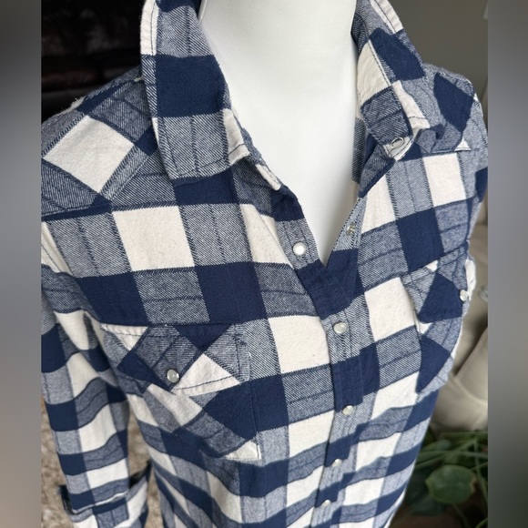 Lovestitch SMALL Blue and Cream Checkered Flannel Long Sleeve Button Up Shirt - Picture 2 of 8